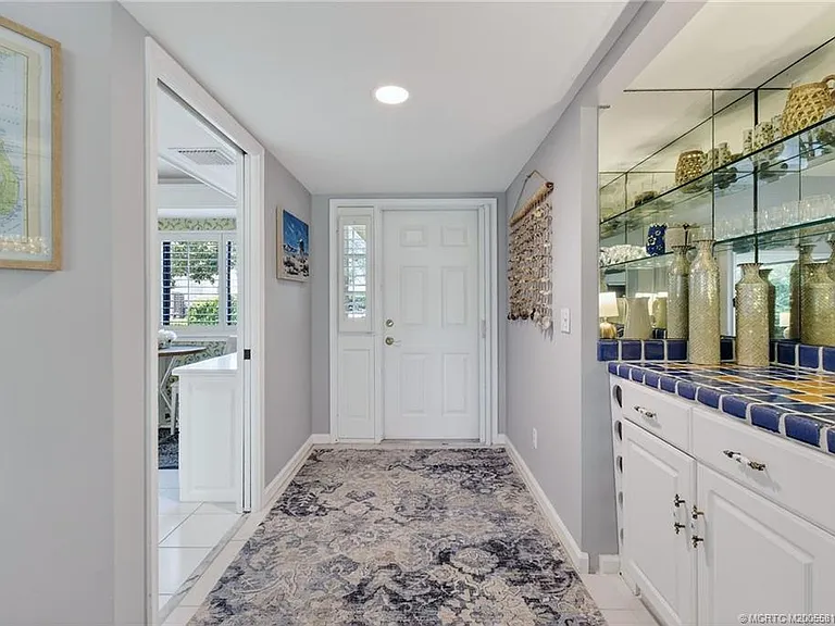5152 SE Club Way #104 — Photo 7