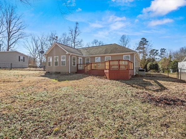 1215 Andersonville Rd, Townville, SC 29689