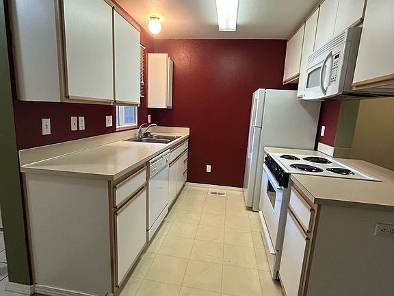 5th image of 479 NE Conifer Blvd