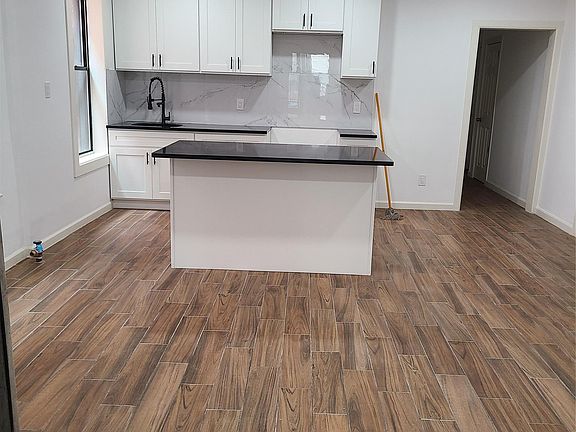 4th image of 1309 Seneca Avenue