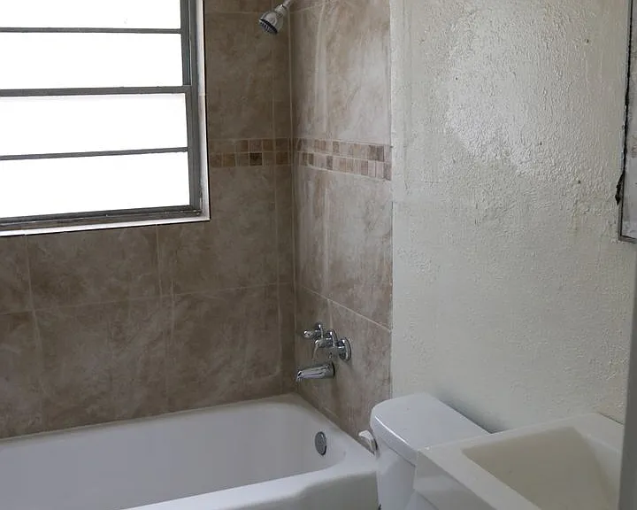 1657 Midway St — Photo 6