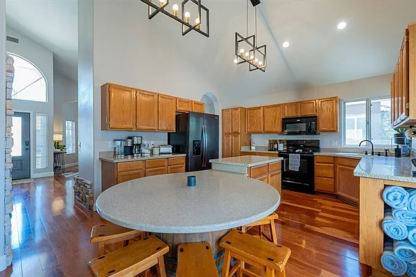 174 S Laguna Dr — Photo 14
