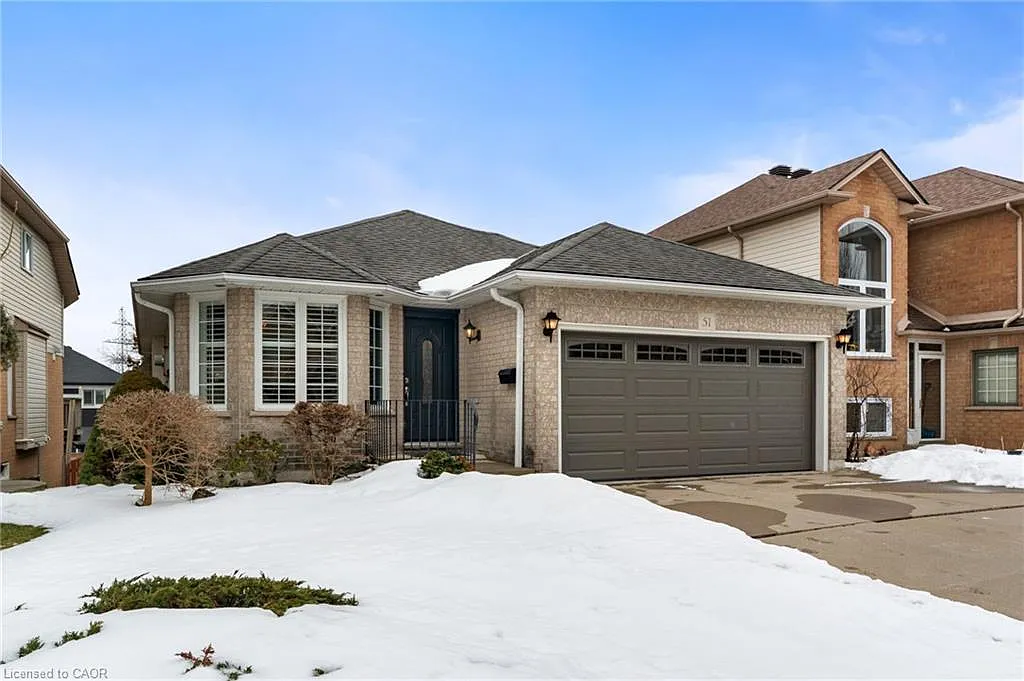 51 Redtail Cres photo 1