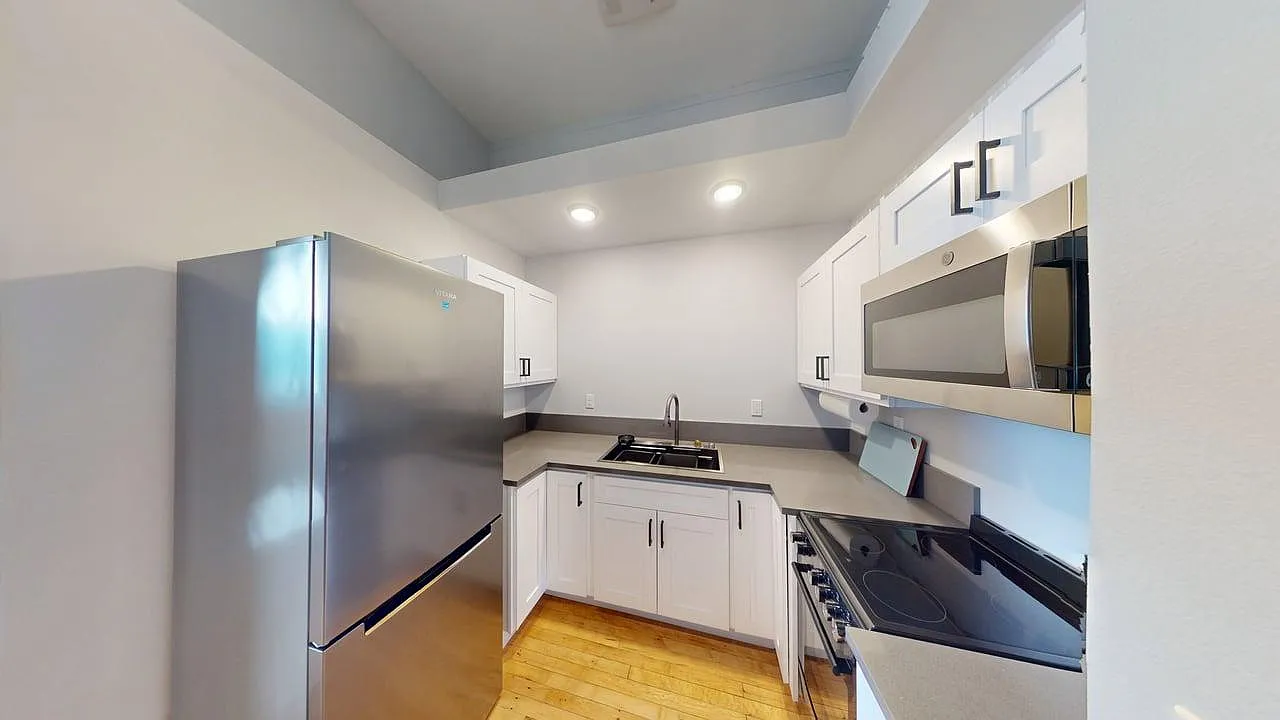 2845 Marine Dr — Photo 1