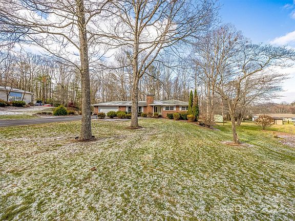 3rd image of 113 Tanager Ln