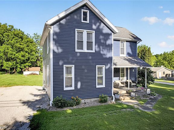 5th image of 936 32nd St NW
