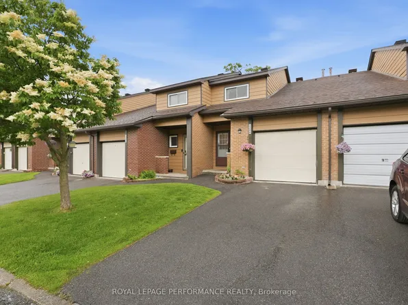 2208 Orient Park Dr, Ottawa, ON K1B 4W2