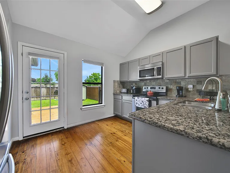 2314 Carr St — Photo 11