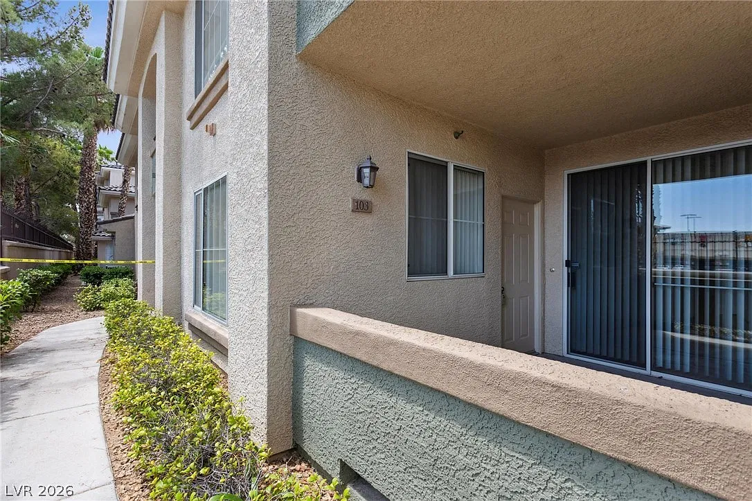 1 bed, 1.0 bath, 743 sqft, $1,100 — Photo 1