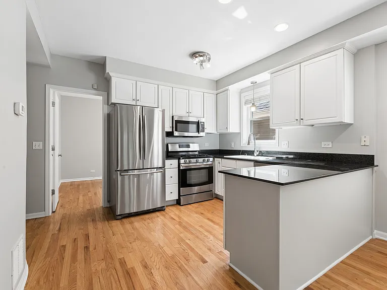 1535 W Oakdale Ave #2 — Photo 4