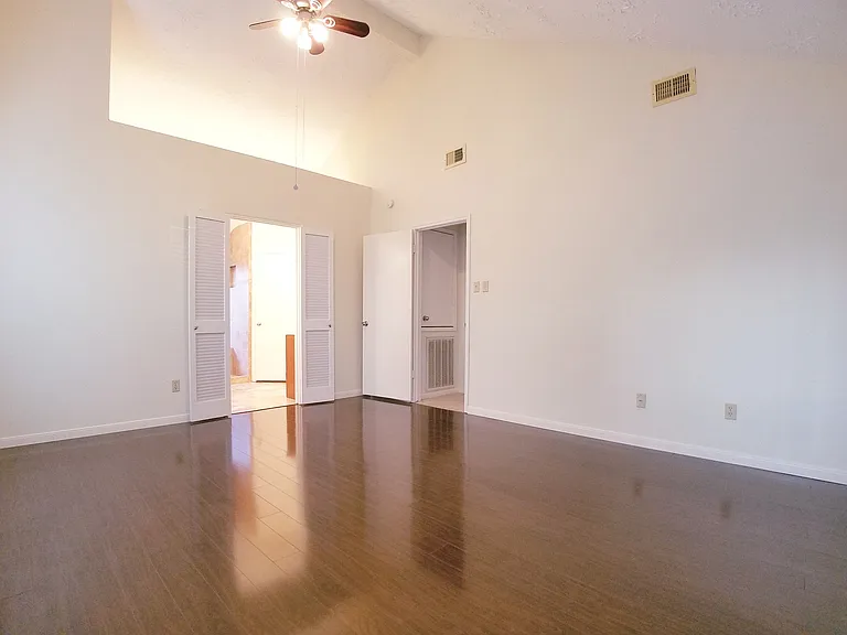 2111 Echo Rdg — Photo 22