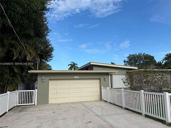 4th image of 800 SW 8th Ter #0