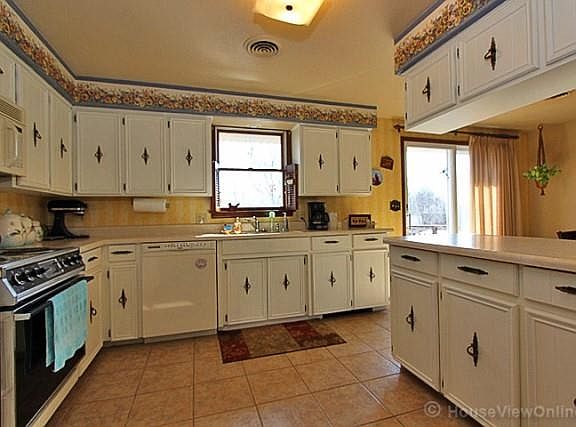 4th image of 702 Woodbine Pl