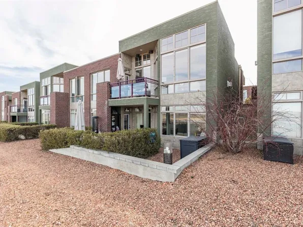 10 SW Palisades Mews NE, Medicine Hat, AB T1C 2B5