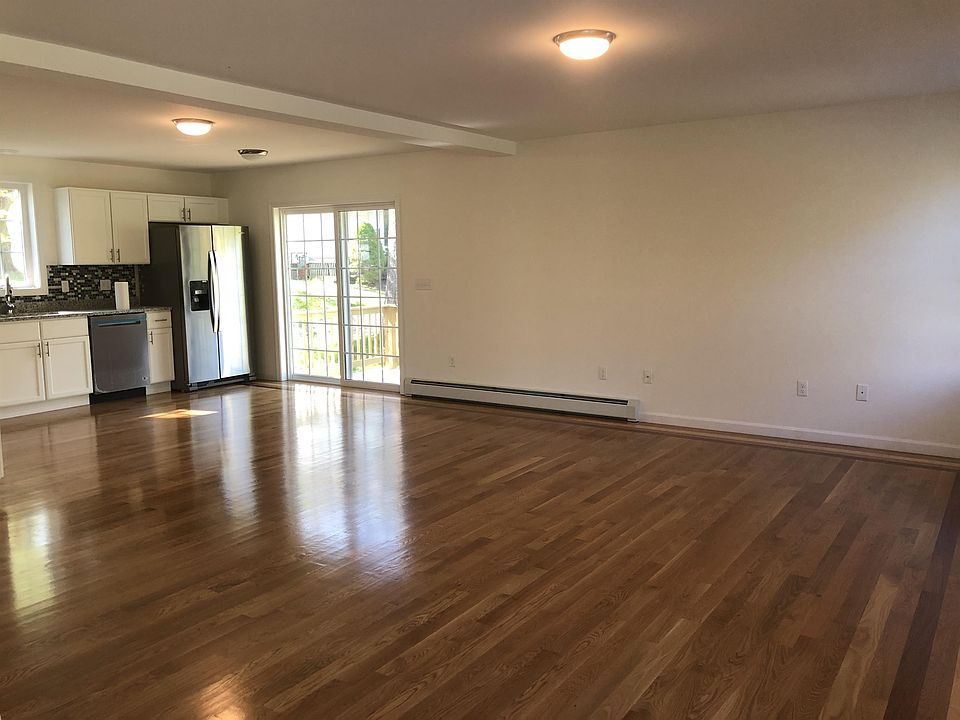 1st image of 4 Greenfield Dr APT 2