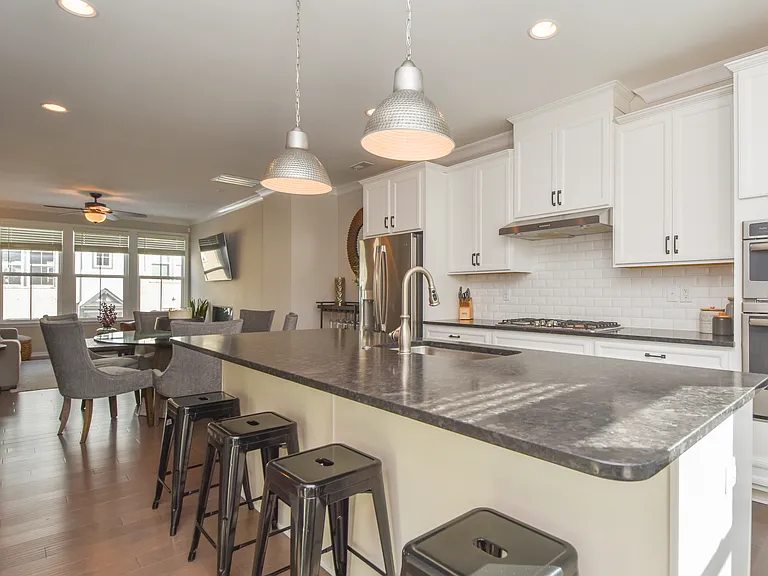 612 Tudor Park Way — Photo 2
