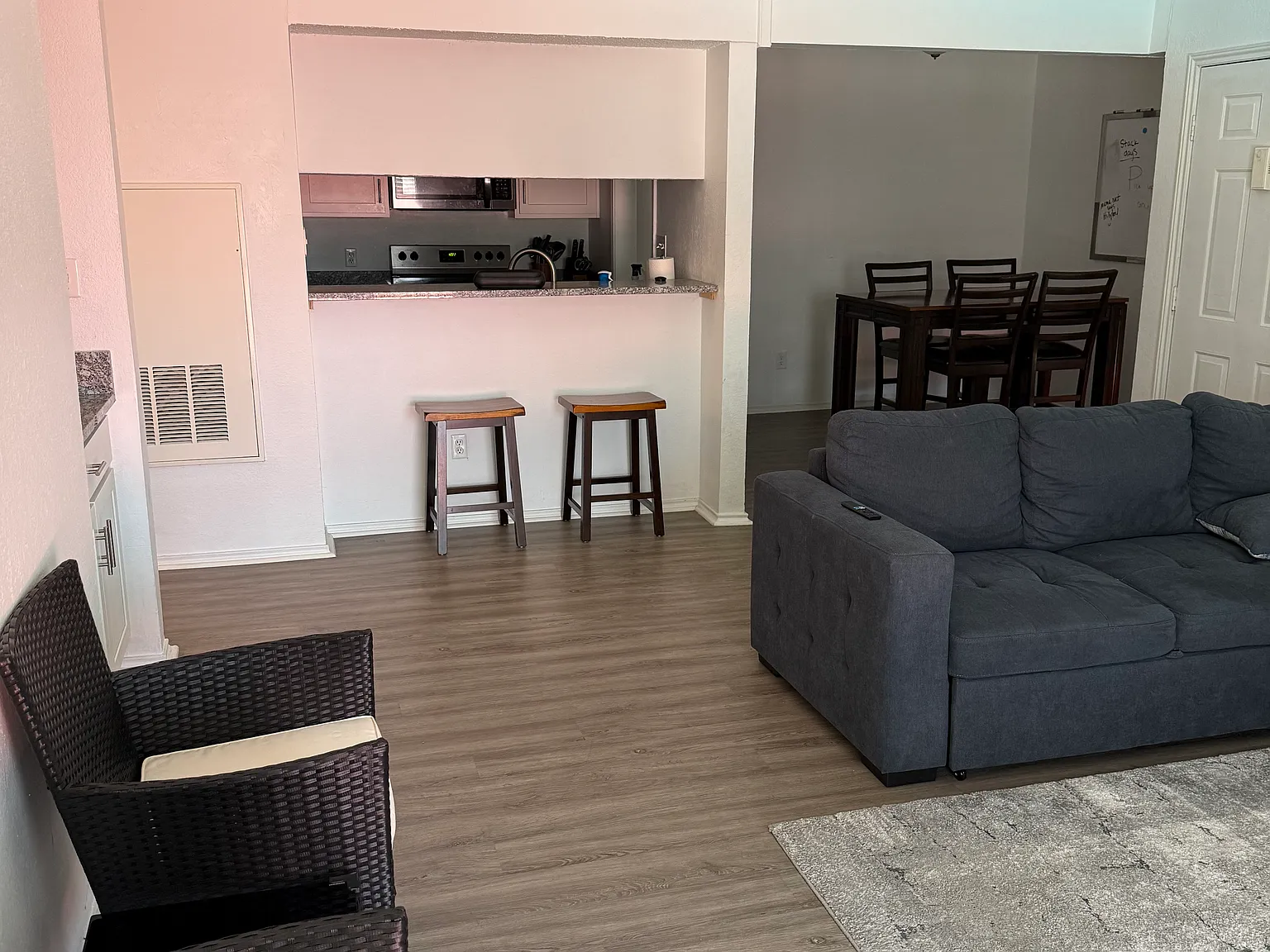 2 bed, 1036 sqft, $1,350 — Photo 4
