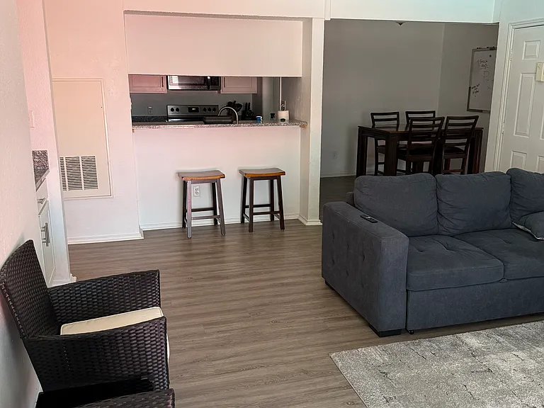 1202 Thorpe Ln #702 — Photo 4
