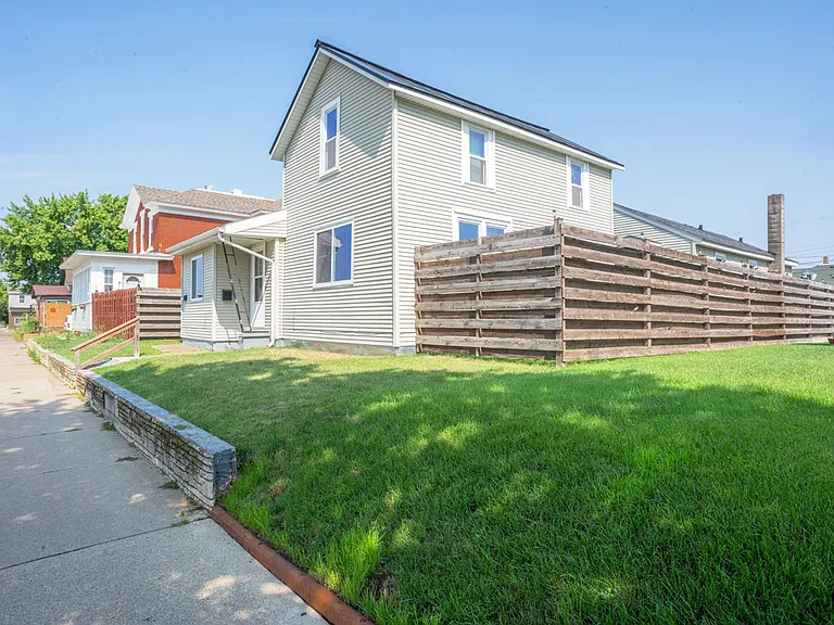 1227 Green Bay St — Photo 19