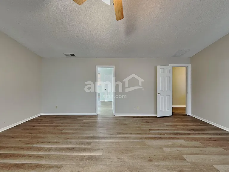 5793 Amber Ln — Photo 10