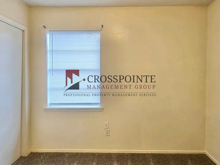 111 Queens Ct — Photo 7