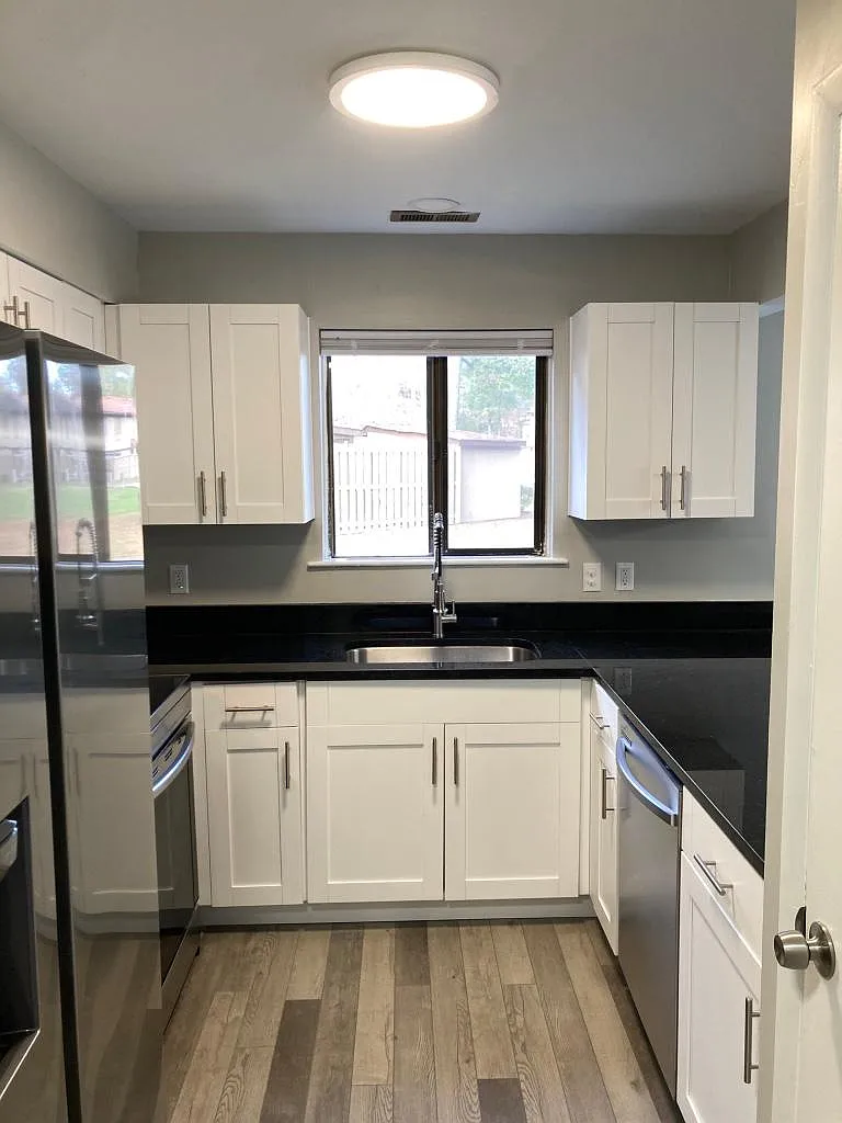 1050 Willow Green Dr — Photo 3