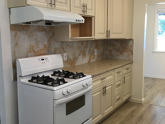 3rd image of 1067 Borregas Ave