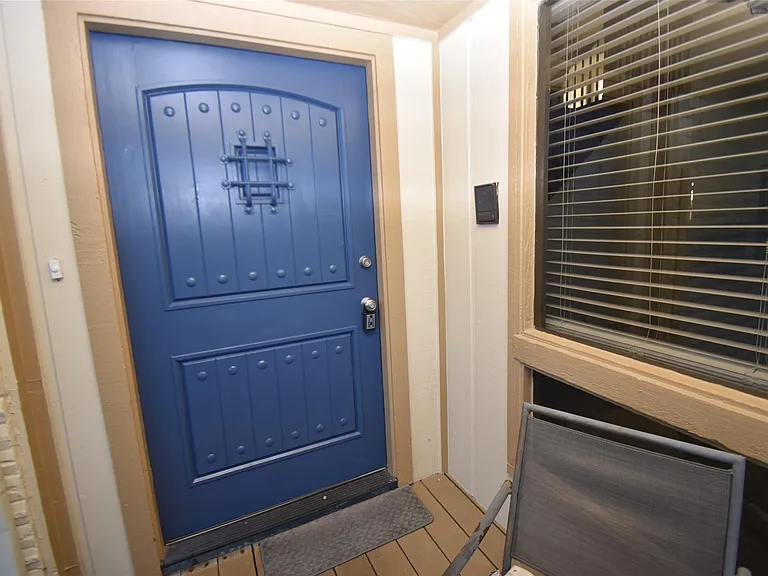 82 Harbor Ln — Photo 3