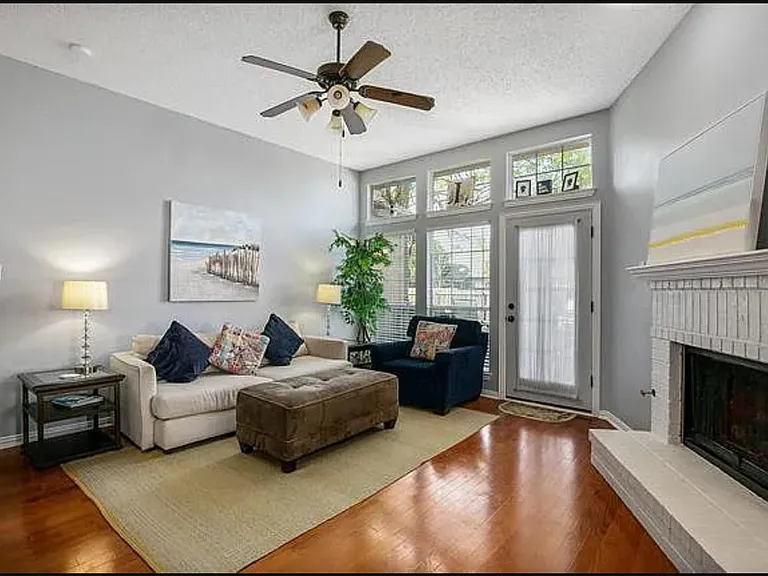 11012 Alexandria Dr — Photo 12