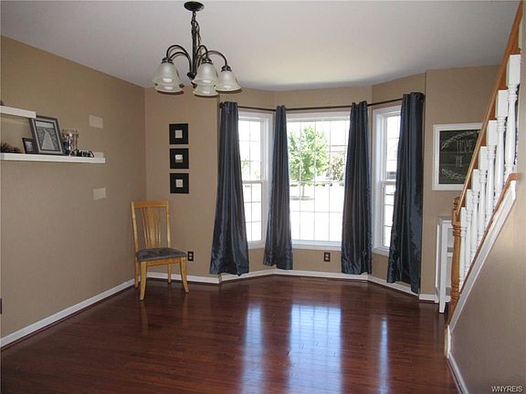 4th image of 50 Island Park Cir