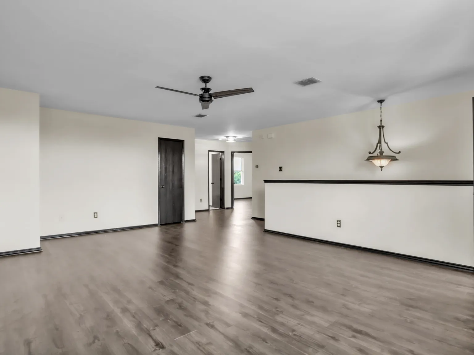 4 bed, 2532 sqft, $2,750 — Photo 2