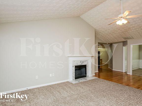 3rd image of 370 Blue Grass Dr