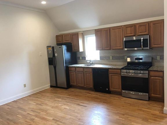 Huge Kitchen with new appliances