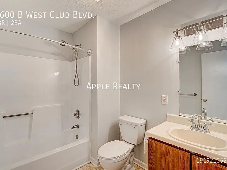 1600 W Club Blvd #B — Photo 11