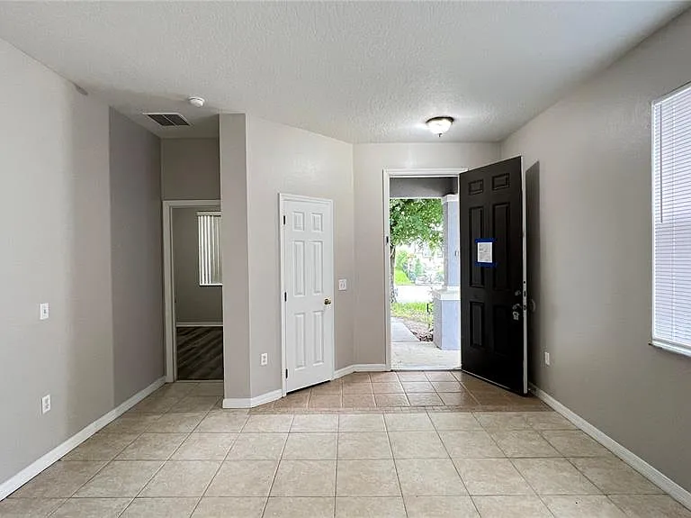 318 Sand Ridge Dr — Photo 6