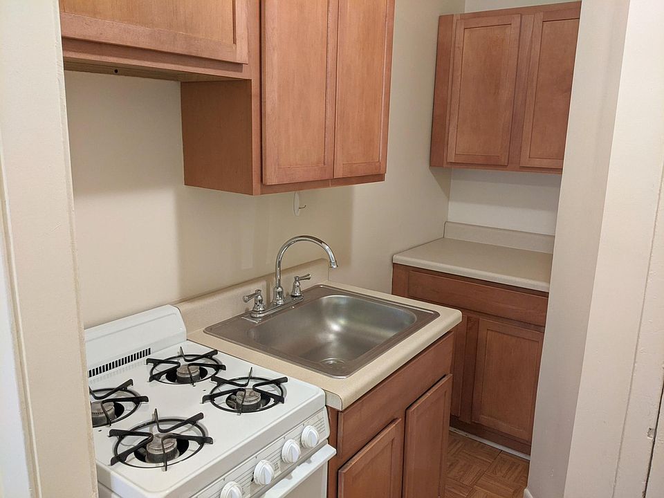 1st image of 521 W Brompton Ave #21/218