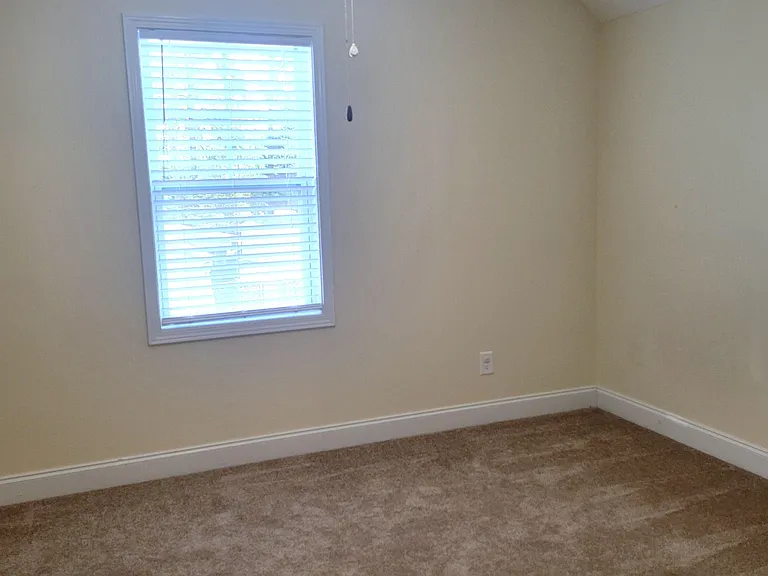 140 Wheeling Dr — Photo 36