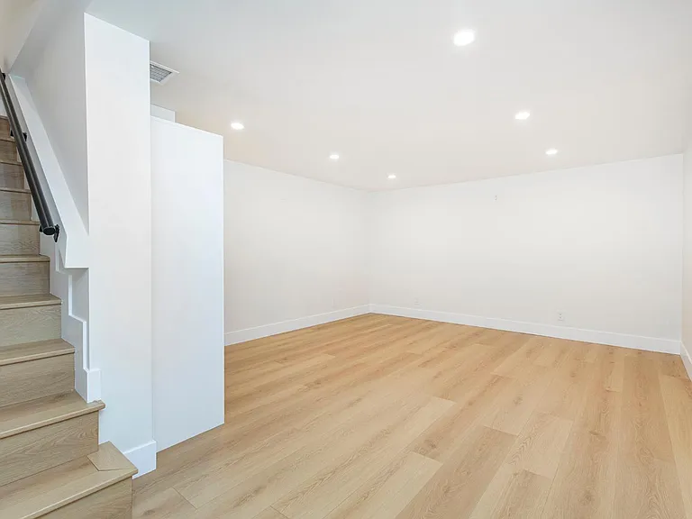 2225 Scott Rd — Photo 33