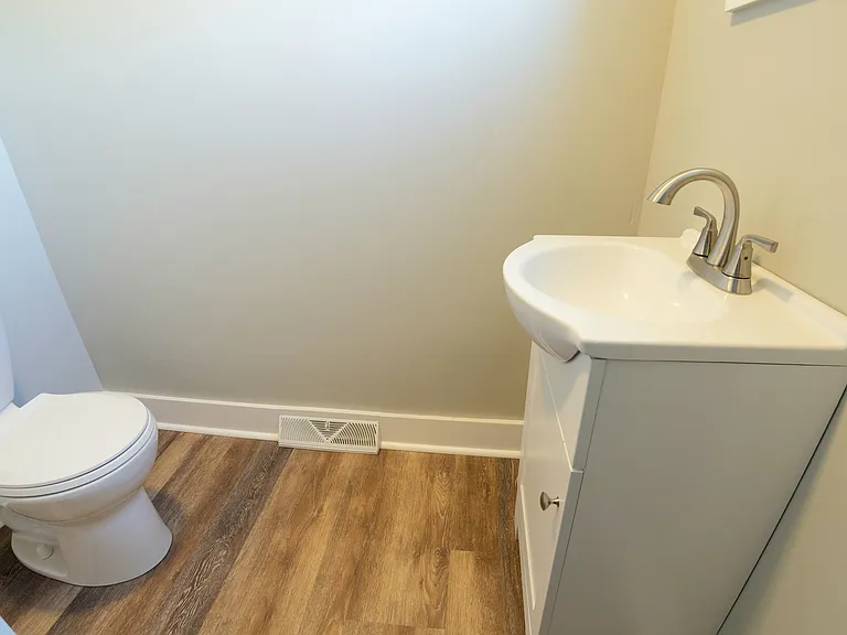 224 Langley Ave — Photo 16