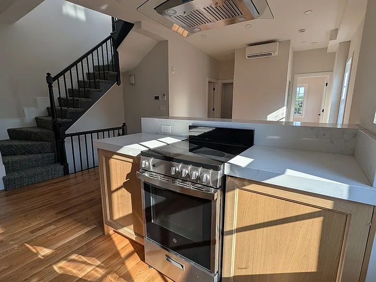 18 Winchester St #3A — Photo 5