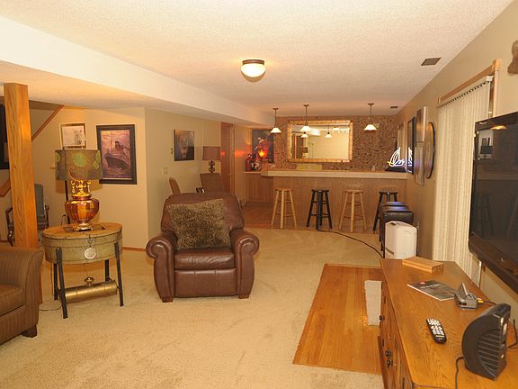 3rd image of 6556 Killarney Park Dr