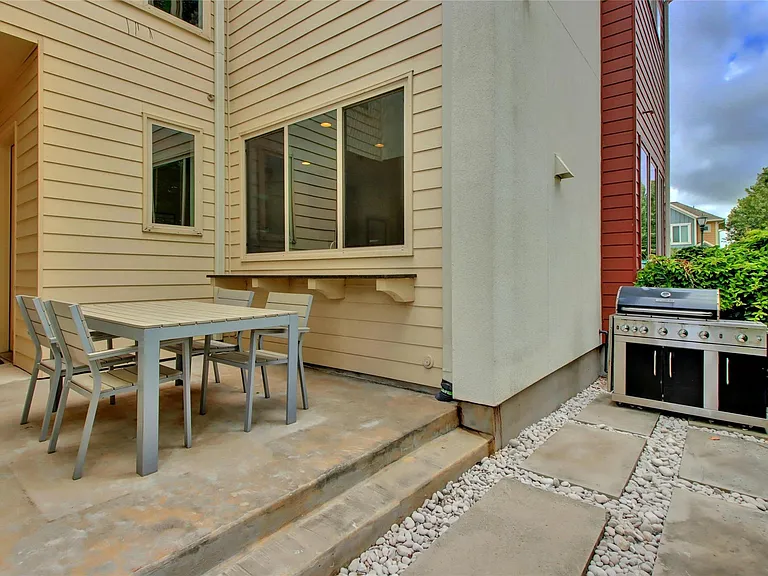 2114 Philomena St — Photo 35