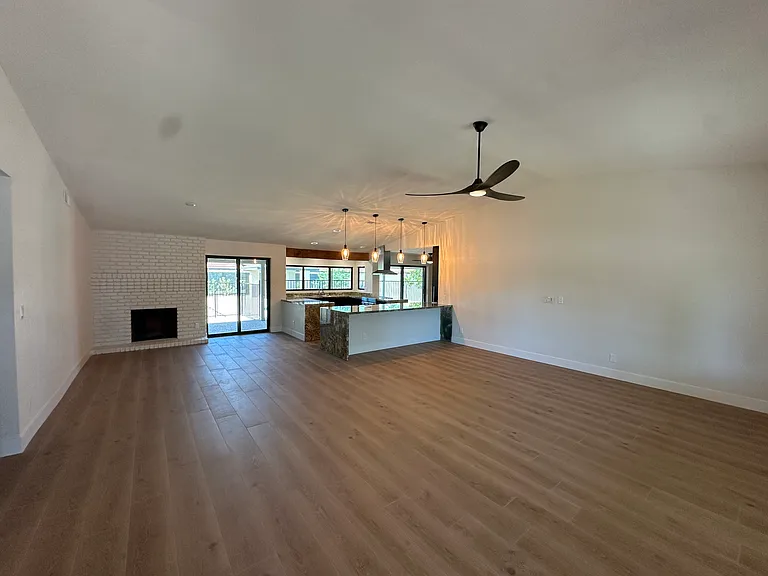 4641 E Sheena Dr — Photo 2