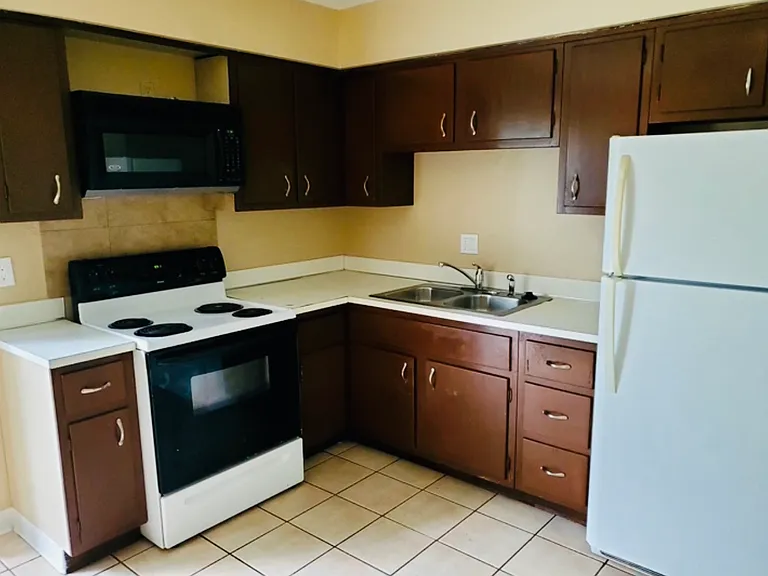 2910 Kilbourne Ave #1 — Photo 4