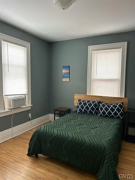 3 bed, 1.0 bath, 2572 sqft, $1,700 — Photo 2