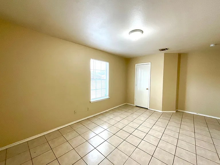 7560 Oak Chase — Photo 9