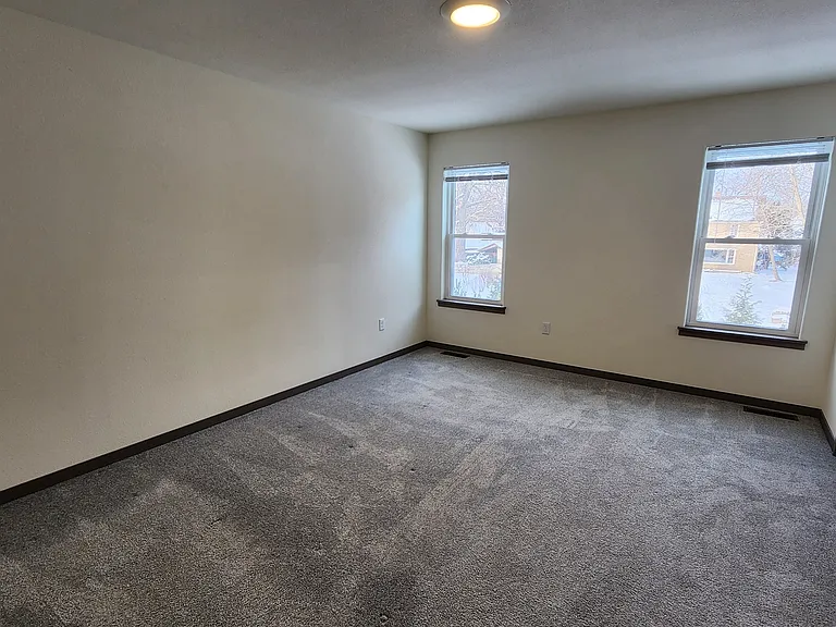Jefferson 3 Bedroom — Photo 19