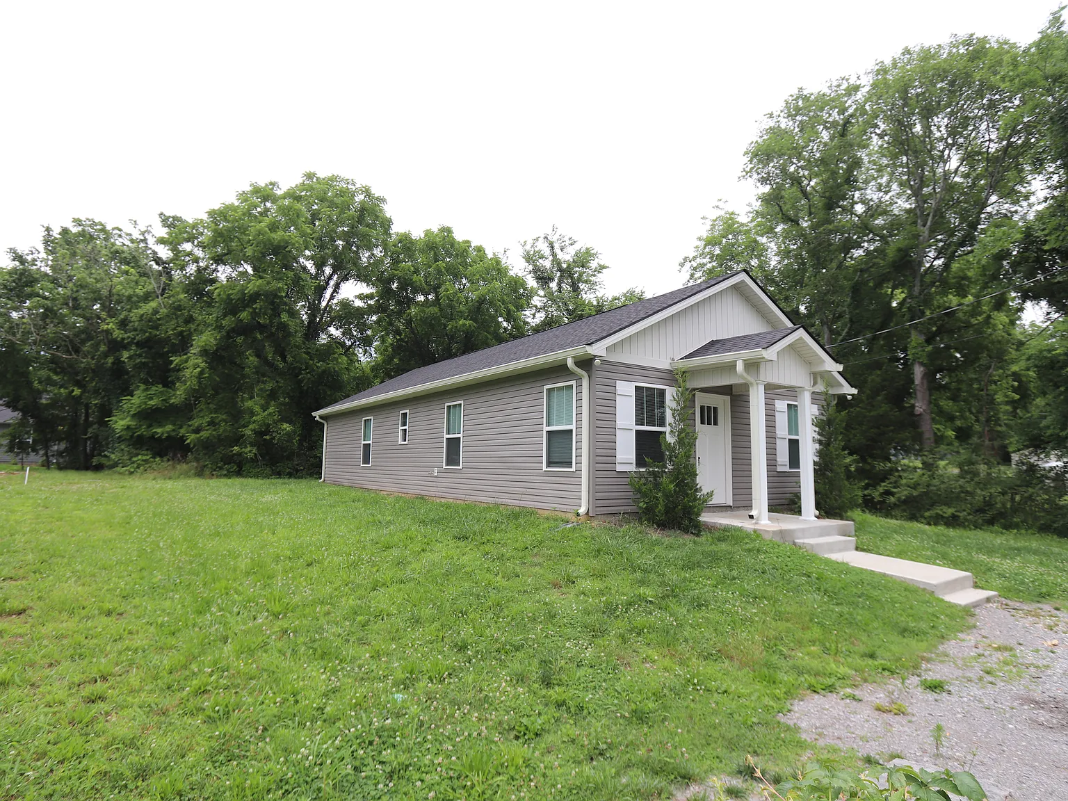 3 bed, 1300 sqft, $1,475 — Photo 2
