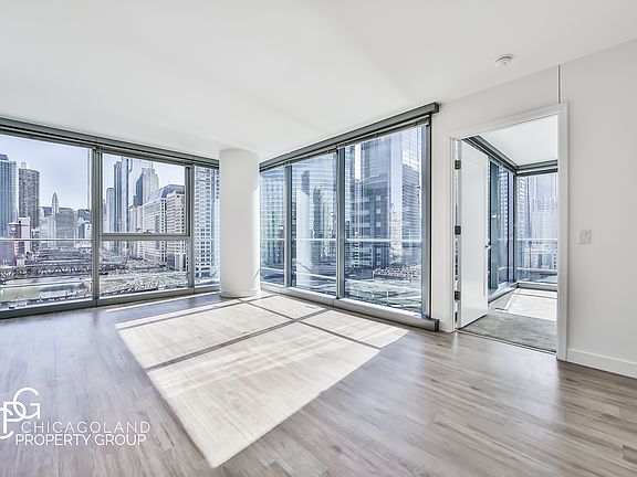 5th image of 343 W Wolf Point Plz Unit 2011