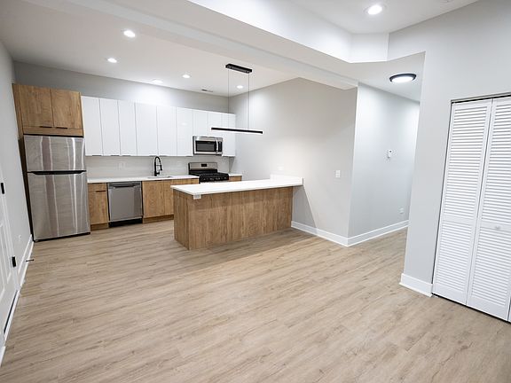 2nd image of 2175 N Maplewood Ave APT 2